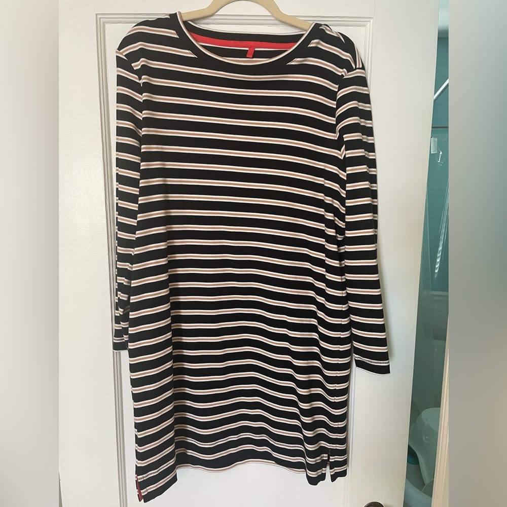Like New Lou & Grey t shirt dress